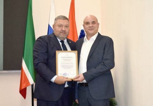 Власть и бизнес Верхнего Услона собрались на итоговую встречу и помогли детям