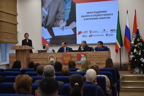 Власть и бизнес Верхнего Услона собрались на итоговую встречу и помогли детям