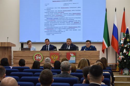 Власть и бизнес Верхнего Услона собрались на итоговую встречу и помогли детям
