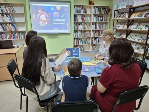 Новогодние семейные чтения вслух прошли в Верхнеуслонской детской библиотеке