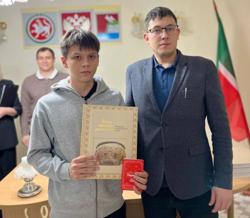 Верхнеуслонским школьникам вручили паспорта в День Конституции