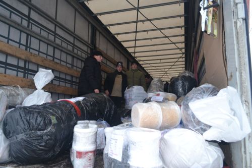 Новогодний конвой: верхнеуслонцы отправили на фронт фуру и «Газель» с подарками