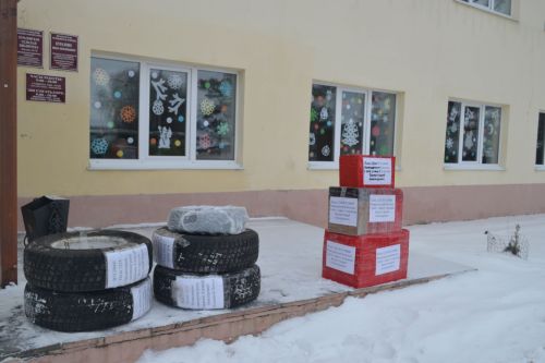 Новогодний конвой: верхнеуслонцы отправили на фронт фуру и «Газель» с подарками