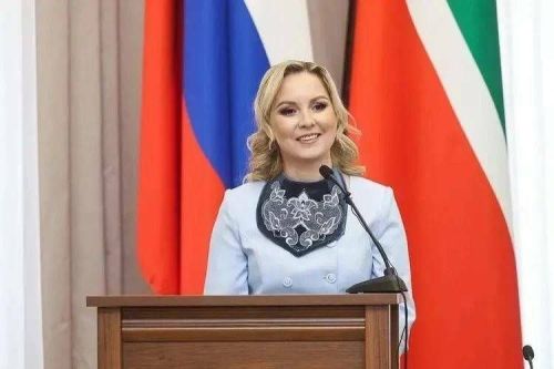 Эльвира Ахметова поздравила работников ЗАГС Татарстана с 108-летием службы