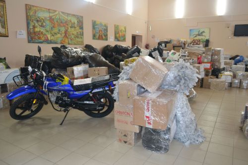 Новогодний конвой: верхнеуслонцы отправили на фронт фуру и «Газель» с подарками