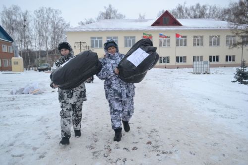 Новогодний конвой: верхнеуслонцы отправили на фронт фуру и «Газель» с подарками