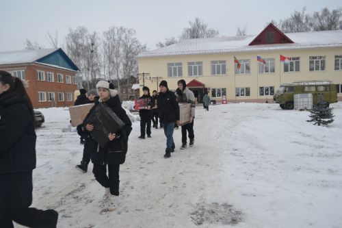 Новогодний конвой: верхнеуслонцы отправили на фронт фуру и «Газель» с подарками