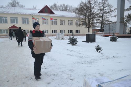 Новогодний конвой: верхнеуслонцы отправили на фронт фуру и «Газель» с подарками