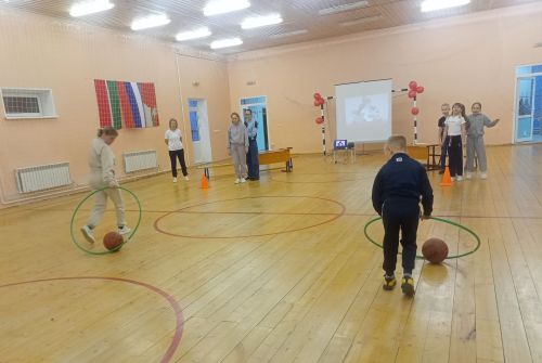 В Макулове прошел спортивный праздник для мам и детей