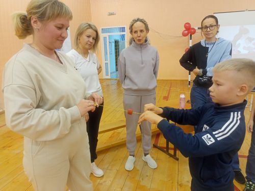 В Макулове прошел спортивный праздник для мам и детей