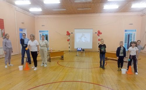 В Макулове прошел спортивный праздник для мам и детей