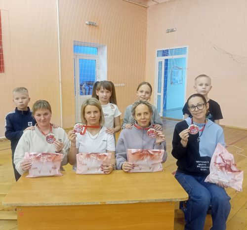 В Макулове прошел спортивный праздник для мам и детей