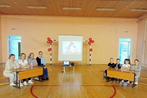 В Макулове прошел спортивный праздник для мам и детей