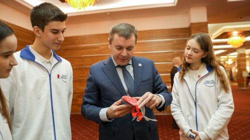 Марат Зяббаров исполнил желания детей из Татарстана на «Елке желаний»
