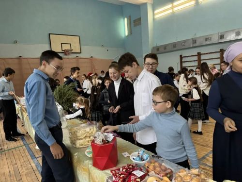 В Набережно-Морквашской школе прошла новогодняя ярмарка добра