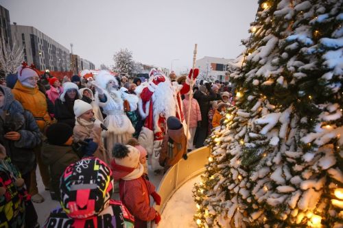 В Иннополисе зажгли огни на главной новогодней елке города