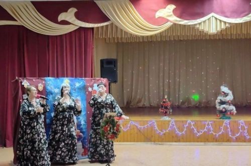 В Шеланговском ДК прошел новогодний вечер «Голубой огонек» для взрослых