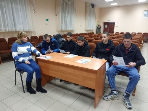 В Макуловском ДК подросткам рассказали о безопасном поведении в интернете
