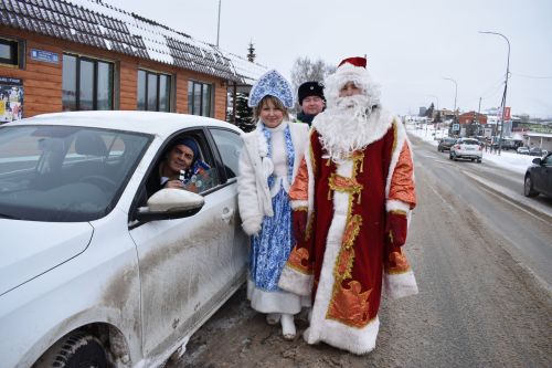 Новогодний патруль: подарки и безопасность на дорогах Верхнего Услона