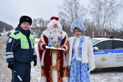 Новогодний патруль: подарки и безопасность на дорогах Верхнего Услона