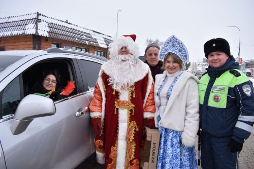 Новогодний патруль: подарки и безопасность на дорогах Верхнего Услона