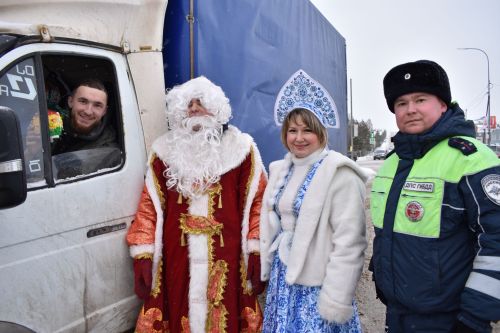 Новогодний патруль: подарки и безопасность на дорогах Верхнего Услона