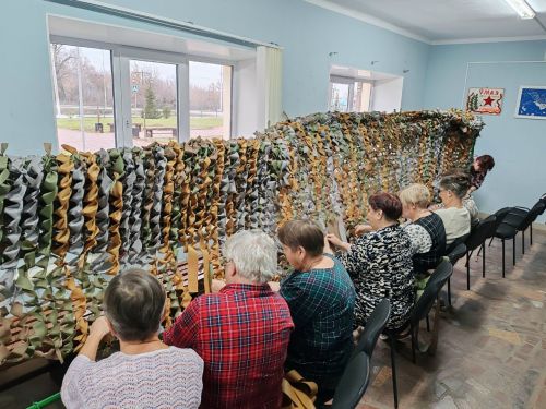 Жители Куралова собрали посылки с теплом для участников СВО