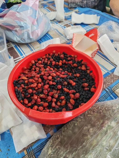Жители Куралова собрали посылки с теплом для участников СВО