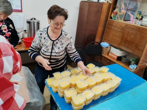 Жители Куралова собрали посылки с теплом для участников СВО