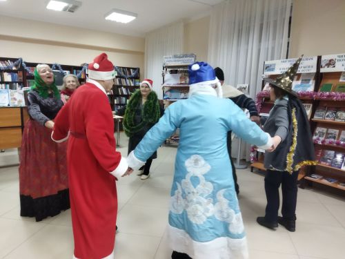 В Верхнеуслонской библиотеке для старшего поколения провели новогодний огонёк