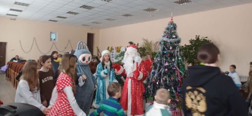 В Макуловском ДК для детей устроили волшебную новогоднюю ёлку