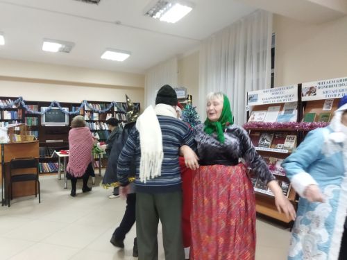В Верхнеуслонской библиотеке для старшего поколения провели новогодний огонёк