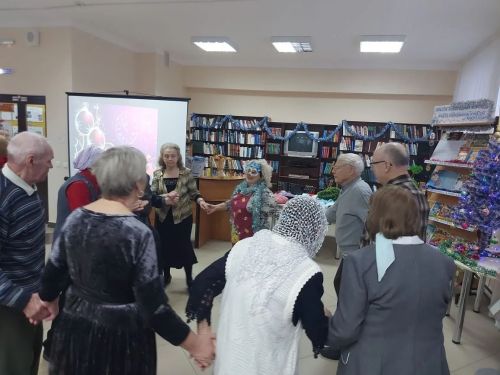 В Верхнеуслонской библиотеке для старшего поколения провели новогодний огонёк