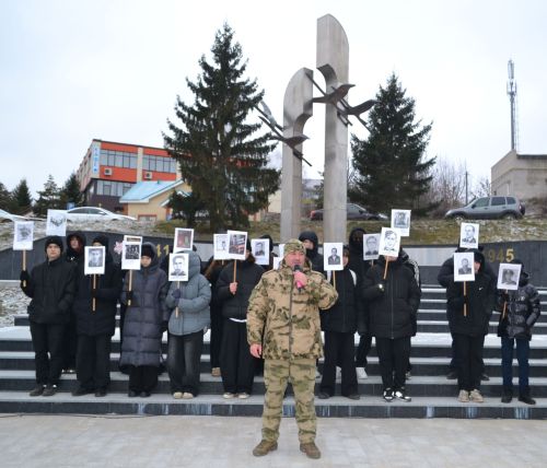 В Верхнем Услоне прошел митинг в честь Героев Отечества