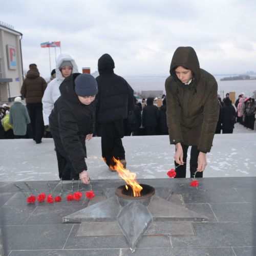 В Верхнем Услоне прошел митинг в честь Героев Отечества