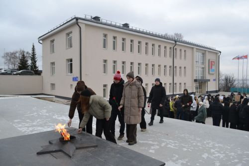 В Верхнем Услоне прошел митинг в честь Героев Отечества