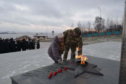 В Верхнем Услоне прошел митинг в честь Героев Отечества