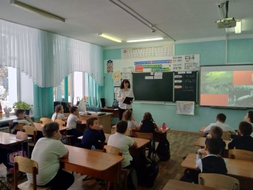 Работники музея провели уроки для ребят средней школы и гимназии