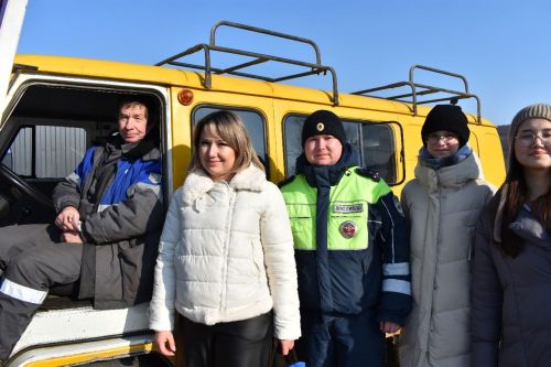 В Верхнеуслонском районе водителей поздравили с Днем защитника Отечества