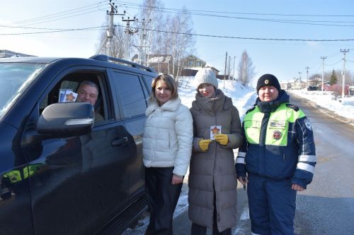 В Верхнеуслонском районе водителей поздравили с Днем защитника Отечества