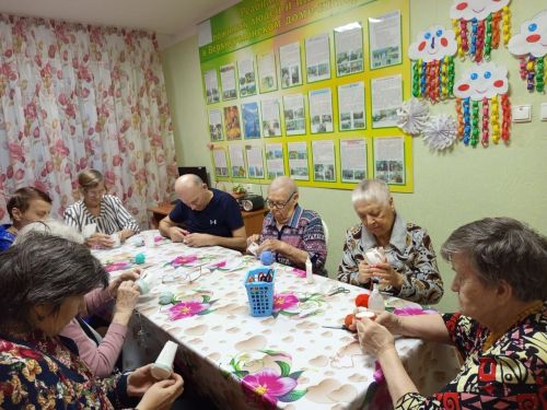 В Верхнеуслонском Доме-интернате создавали яркие корзиночки