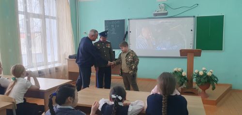 Сила тыла: Данилу Бабаеву из Верхнего Услона вручили медаль