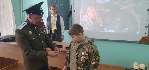 Сила тыла: Данилу Бабаеву из Верхнего Услона вручили медаль