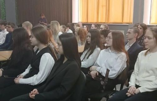 Яшьләр клубында хәрби ветеран белән очраштылар