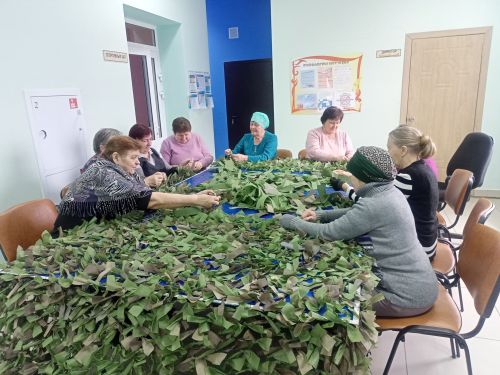 Акция «Плетём маскировочные сети для участников СВО» в селе Русское Макулово
