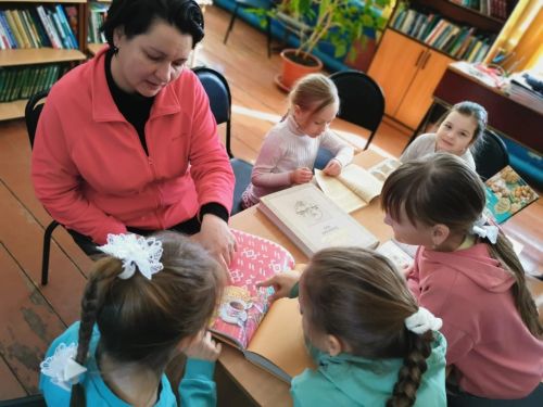 Кызыл Байракта кунакчыллыкка өйрәнделәр