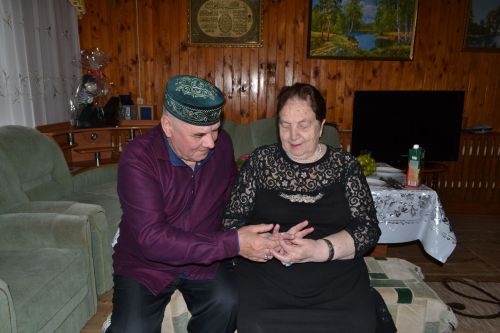 Супруги Сабировы из Верхнего Услона отметили изумрудную свадьбу