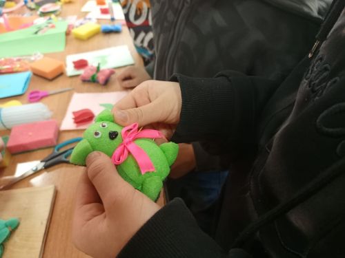 В Макуловском Доме культуры мастерили подарки мамам