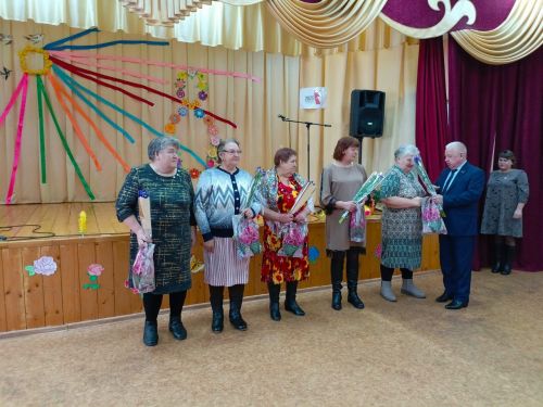 В Кильдееве прошел праздничный концерт «Весна, цветы и комплименты»