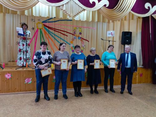 В Кильдееве прошел праздничный концерт «Весна, цветы и комплименты»